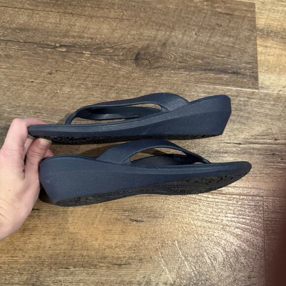 OKABASHI Breeze Flip Flops Woman’s Medium Blue Wedge Sandals Orthopedic Comfort - Picture 6 of 9